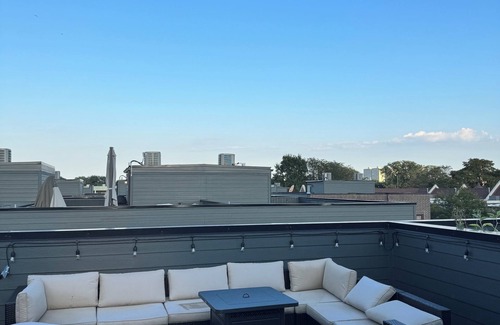 Kenwood Casa | 4-bedroom townhome in superb Chicago