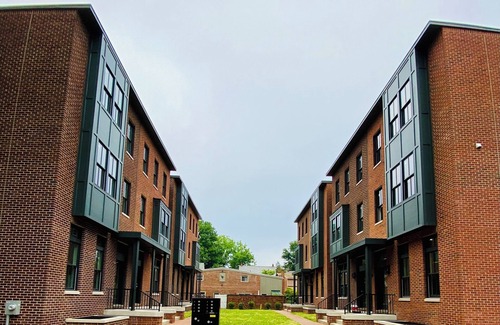Newtown Casa | 4-bedroom townhome in superb Newtown with WiFi, AC. Enjoy your stay!
