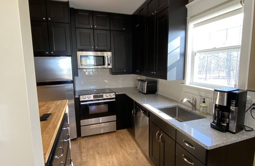 Wasaga Beach Casa | 4 bedroom townhouse in Wasaga Beach, steps to sandy beach, high speed wifi, AC