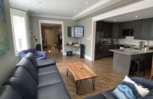 Wasaga Beach Casa | 4 bedroom townhouse in Wasaga Beach, steps to sandy beach, high speed wifi, AC