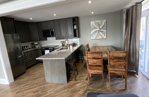 Wasaga Beach Casa | 4 bedroom townhouse in Wasaga Beach, steps to sandy beach, high speed wifi, AC