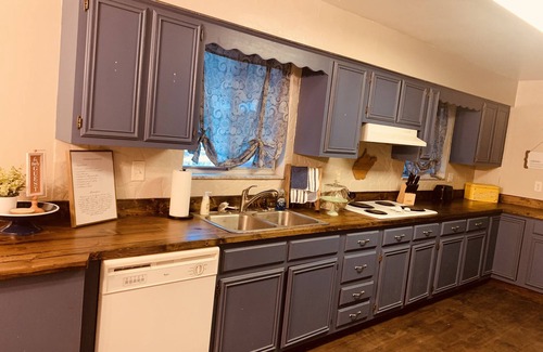Williamson Casa | 4 bedroom Trail House in Williamson, WV