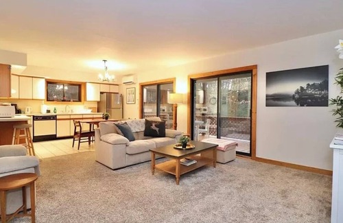 Lanesville Chalet De Esquí | 4-bedroom tranquil chalet near Hunter Mountain, incl. hot tub + game room