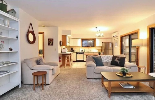 Lanesville Chalet De Esquí | 4-bedroom tranquil chalet near Hunter Mountain, incl. hot tub + game room