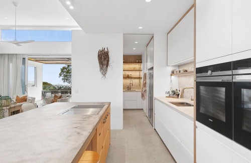 Balgowlah Heights Casa | 4 bedroom upper level apartment - Balgowlah awaits you!