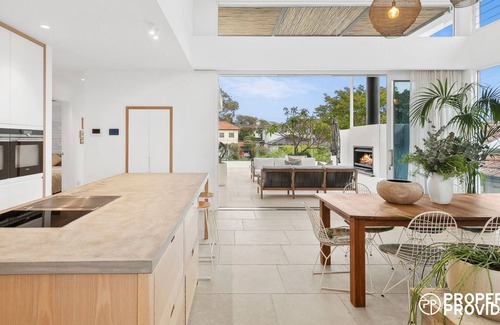 Balgowlah Heights Casa | 4 bedroom upper level apartment - Balgowlah awaits you!