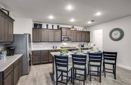 North Richland Hills Casa | 4 Bedroom, 2.5 Bath Townhome, Walking Distance To Grocery, Entertainment, & Food