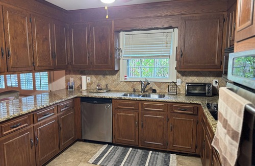 High Point Casa | 4-bedroom vacation home 7 minutes from High Point University