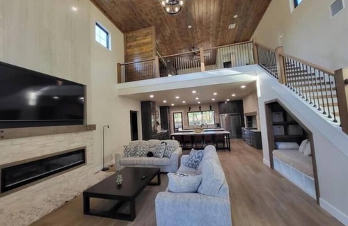 Kingston Casa | 4-bedroom vacation home just 5 minutes from Lake Texoma