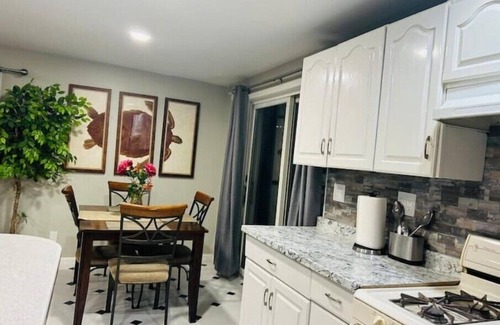Teaneck Casa | 4-bedroom vacation home just 20 mins to NYS times Square.