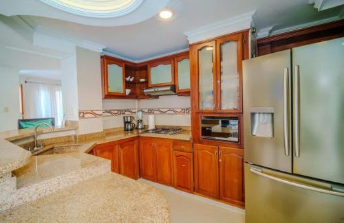 Manga Casa | 4 Bedroom Villa - Minutes to Walled City