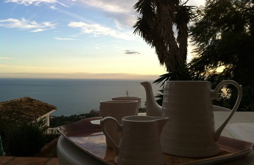 Benalmadena Villa | Villa de 4 dormitorios en Benalmadena Pueblo con magníficas vistas panorámicas con piscina