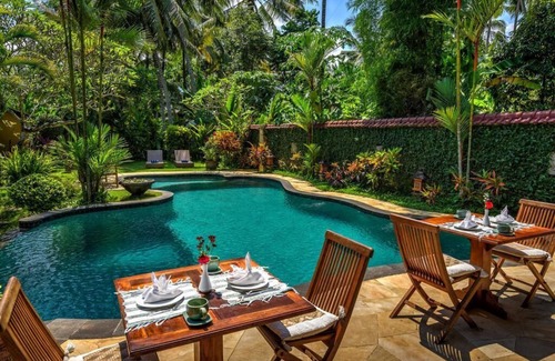 Lodtunduh Villa | Villa de 4 dormitorios con piscina, jardín, vista, desayuno # VJU