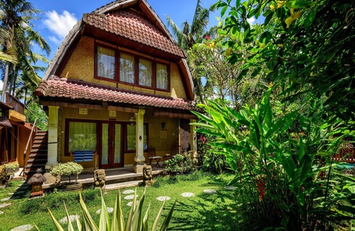 Lodtunduh Villa | Villa de 4 dormitorios con piscina, jardín, vista, desayuno # VJU