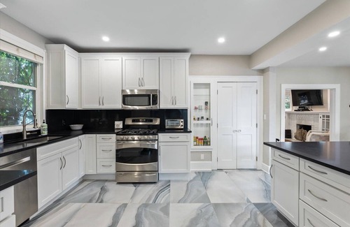 Historic Old Northeast Casa | 4 BEDROOM WITH POOL IN OLD NE! STEPS TO WATERFRONT AND DOWNTOWN ST. PETE.
