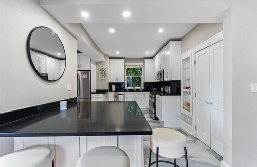 Historic Old Northeast Casa | 4 BEDROOM WITH POOL IN OLD NE! STEPS TO WATERFRONT AND DOWNTOWN ST. PETE.