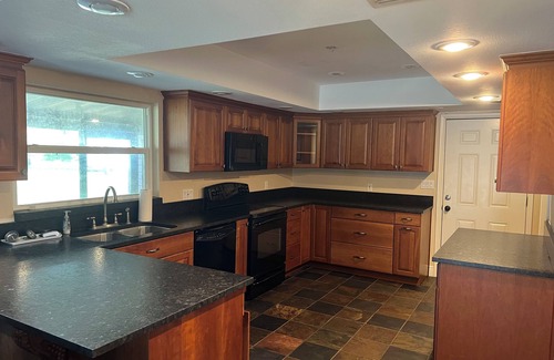 Greater Northdale Casa | 4 Bedrooms, 3 Bath, sleeps 8, Pool, Access to Lake, Kayaks, & Fishing