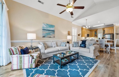 Pawleys Island Condominio | 4 Bedrooms, 3 Full Baths, Pawleys Island Condo: 2-minute drive to private beach