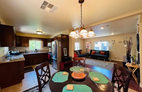 Central San Pedro Casa | 4 Bedrooms 3 Full Bath hops away from Marina & Beach.