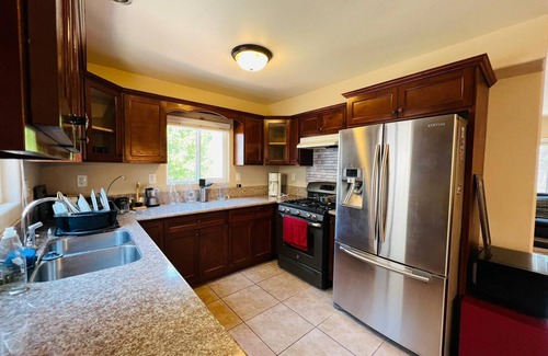 Central San Pedro Casa | 4 Bedrooms 3 Full Bath hops away from Marina & Beach.