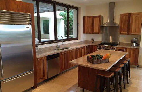 Punta de Mita Condominio | 4 dormitorios, 4 baños,, Servicio de conserje Equipado completo para vacaciones familiares.