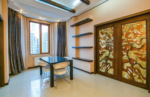 Nasimi Apartamento | 4 Bedrooms Beautiful City Center