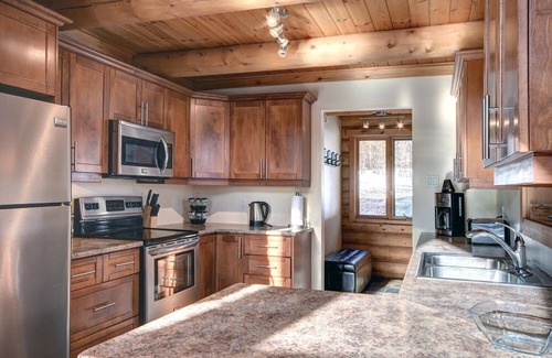 Labelle Casa | 4 Bedrooms cozy log wood Chalet at Blueberry Lake Resort Near Mont-Tremblant