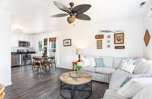 Sandbridge Casa | 4 bedrooms Cape Cod with pool, 100 yards from the beach