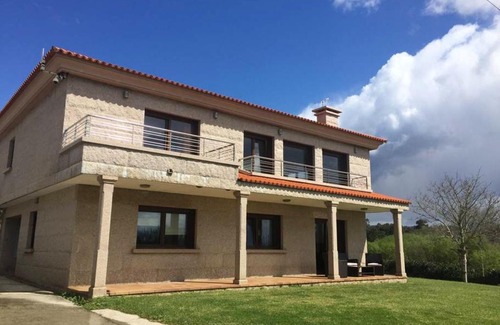 Sanxenxo Casa | 4 bedrooms house with shared pool jacuzzi and enclosed garden at Sanjenjo