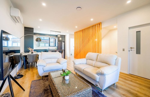 Bayswater Casa | 4 Bedrooms Modern Coastal Retreat Near Devonport