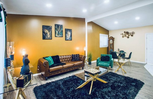 Detroit Casa | 4 Beds 2 Bath Hot Tub & Adult Play Area
