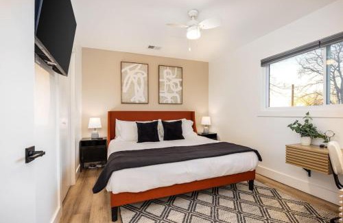 Hillsboro Village Apartamento | 4 Beds 3 Bedroom Updated Condo w Desks Patio and Parking