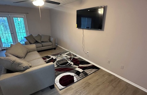 Riverdale Casa | 4 Beds, King Included house with AC, WiFi in awesome Atlanta near airport!!!