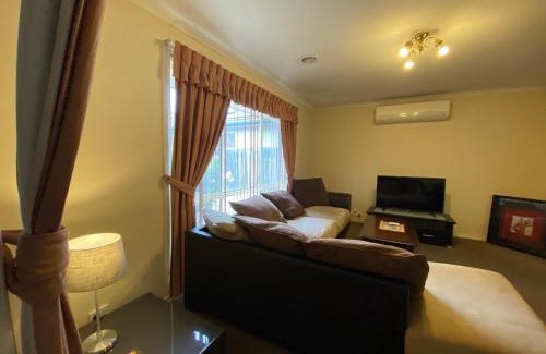 Reservoir Casa | 4 Beds-Whole House-U2-9 Dennis Street-Reservoir