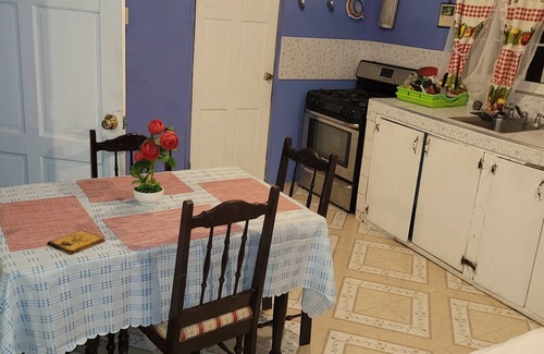 Yallahs Apartamento | Jamaica St. Thomas Country Style living.