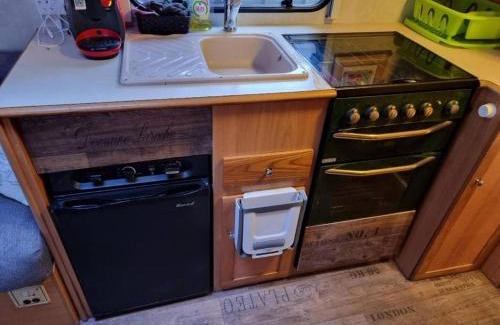 Gravesend Otro | 4 berth caravan in a garden, nestled in the trees