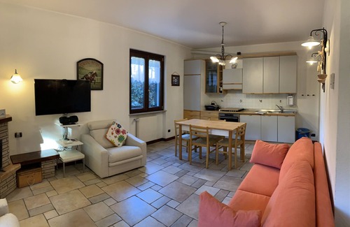Varese Casa | 4 Bikers Apartment, Varese City, 5 ’Uni & Hospital