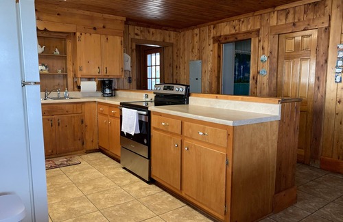 Colington Cabaña | 4 BR, 2 BA Cottage Kill Devil Hills, Close to the ocean, NO Steps