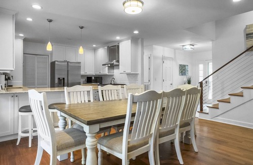Isle of Palms Casa | 4 BR 3 BA Beach Rental With Pool | Pet Friendly