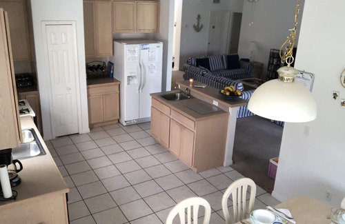 Crescent Lakes Villa | Lovely 4 BR 3 BA, piscina y spa aislados, Netflix WIFI AppleTV, comunidad cerrada