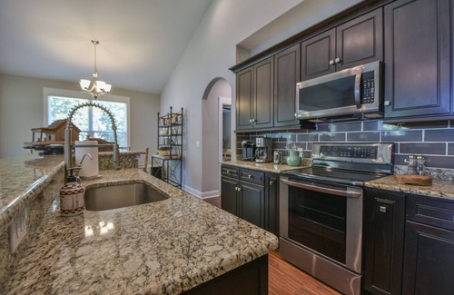 Terrell Casa | ¡RECIENTEMENTE CONSTRUIDO EN MCGEE POINT en LKN! ¡CERCA DE TODO PERO LEJOS DE TODO!