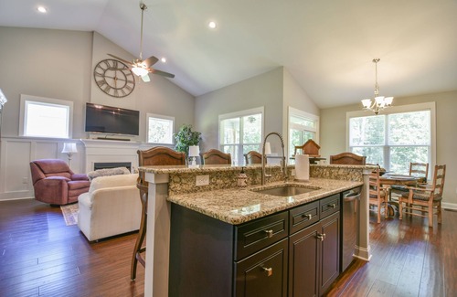 Terrell Casa | ¡RECIENTEMENTE CONSTRUIDO EN MCGEE POINT en LKN! ¡CERCA DE TODO PERO LEJOS DE TODO!