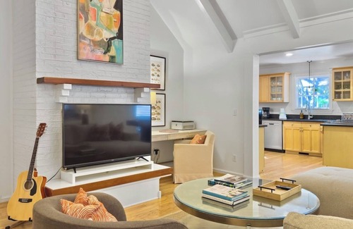 Isle of Palms Casa | 4 BR Beach House w/ Lush Backyard | Pet Friendly