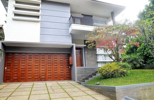 Bandung Villa | 4 dormitorios piscina Villa Dago vista a la ciudad