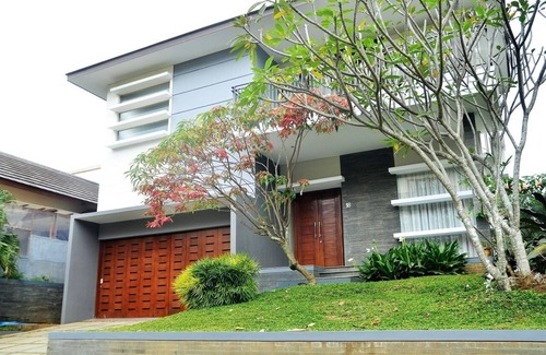 Bandung Villa | 4 dormitorios piscina Villa Dago vista a la ciudad
