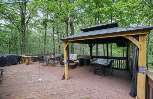 Tobyhanna Casa | 4 Br Cozy Cabin Sleeps 8 Pool Table Arcade Beach