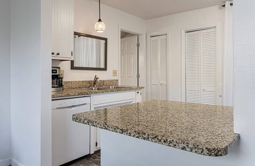 Royal Pines Casa | 4 BR Family Retreat Close to Biltmore & DT