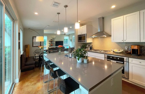 Tarrytown Casa | 4 BR Home in West Austin - next to park with pool, playground and tennis courts