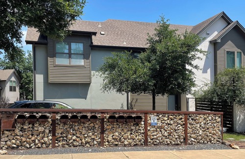 Tarrytown Casa | 4 BR Home in West Austin - next to park with pool, playground and tennis courts