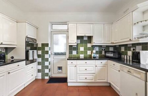 Brondesbury Park Casa | 4 BR House/Free Parking/5mins Walk To Kensal Rise